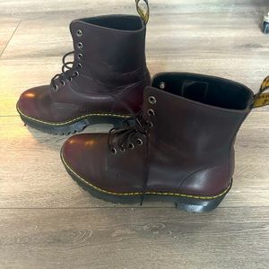 Like new - Doc Martins Shriver Hi, burgundy
